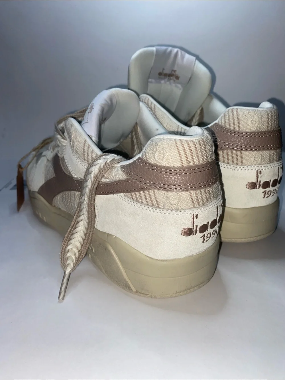 Diadora man Cream & Tan Low-Top Sneakers with Braided Laces